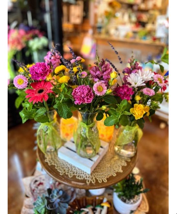 Seasonal Trio Flower Bouquets in Fairview, OR | QUAD'S GARDEN - Home to Trinette's Floral