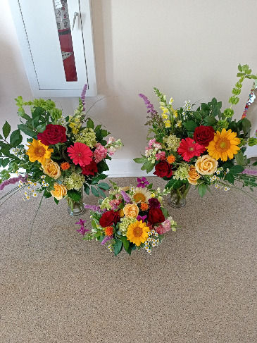 Seasonal Trio Set Designer's Choice in Glastonbury, CT | THE FLOWER DISTRICT Seasonal Trio Set Designer's Choice in Glastonbury, CT | THE FLOWER DISTRICT