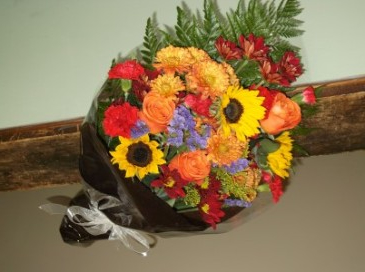 SEASONAL WRAPPED BOUQUET in Springfield, VT | WOODBURY FLORIST SEASONAL WRAPPED BOUQUET in Springfield, VT | WOODBURY FLORIST