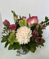 Sending Mom hugs and Kisses Floral Arrangement 