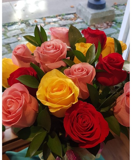 SENTIMENTS & ROSES Hand-tied bouquet