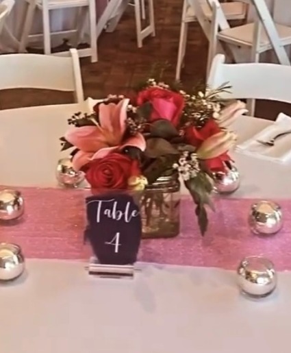 Shades of Pink Table Centerpiece Centerpiece