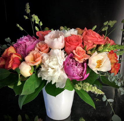 She S A Lady Old World Painterly Arrangement Of Roses And Peonies In Bethel Ct Bethel Flower Market Of Stony Hill