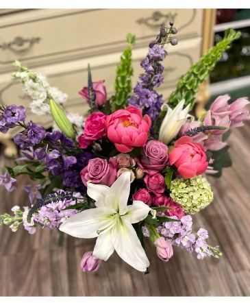 She's a Queen Luxury Arrangement in Winchendon, MA | Ruschioni’s Flowers and Gifts