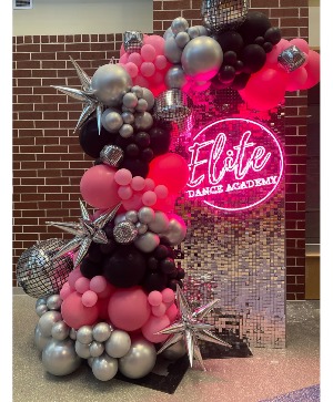 Shimmer wall with Demi Arch Balloon Decor