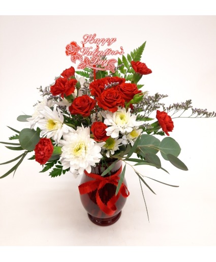 Short & Sweet Floral arrangement in a vase