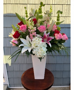 Showstopper  Large mixed arrangement