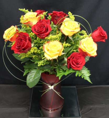 Signature Roses 1 Dozen Mixed Roses