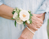 Signature White Wrsitlet 