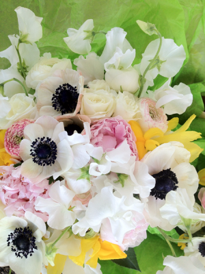 Simple classic Vase arrangement in Northport, NY | Hengstenberg's Florist Simple classic Vase arrangement in Northport, NY | Hengstenberg's Florist