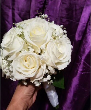 Simplicity Bridal Bouquet in Salado, TX | The Flower Shop