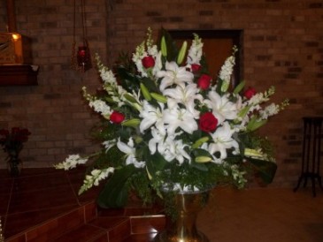 Simply Elegant Ceremony Arrangement Ceremonial