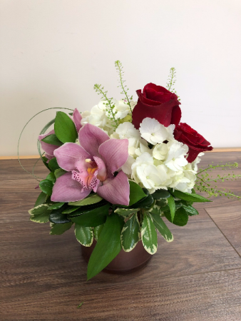 Simply elegant Rose gold vase arrangement