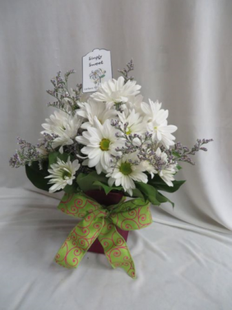 Simply Sweet 1 Fresh Daisies in a Vase