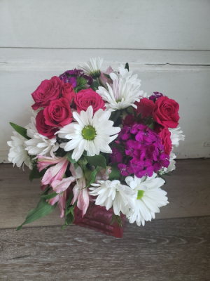 Simply Sweet Fresh Arrangement in New Castle, IN | WEILAND'S FLOWERS Simply Sweet Fresh Arrangement in New Castle, IN | WEILAND'S FLOWERS