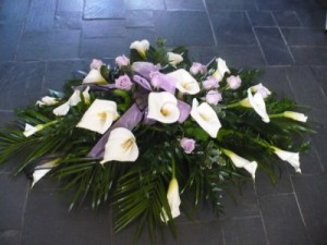 Sincere Calla Casket Spray in Mechanicsburg, PA | Garden Bouquet Sincere Calla Casket Spray in Mechanicsburg, PA | Garden Bouquet