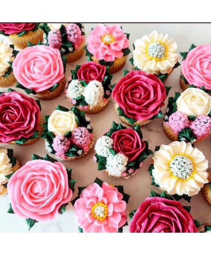 Single floral cupcake 