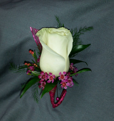 Single Rose Boutonniere In Bakersfield Ca Log Cabin Florist