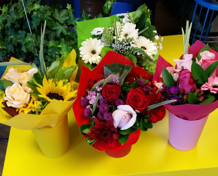18 Stem - Small Ecuadorian Bouquets with container Handwrapped bouquet in small container