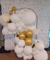 Small entrance arch and balloons Rental
