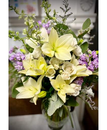 Snow Cream & Lavender Bouquet