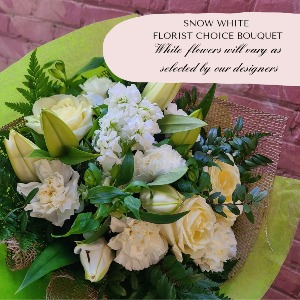Snow White Florist Choice Bouquet (novase) Hand-tied Bouquet 