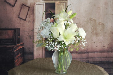 Snow White Vase in Stevensville, MT | WildWind Flowers Snow White Vase in Stevensville, MT | WildWind Flowers