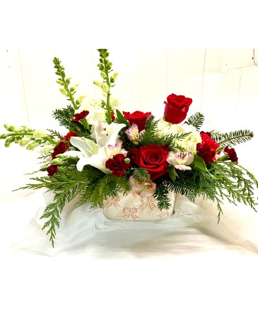 Snowberry Noel  Flower Arrangement in Medina, NY | CREEKSIDE FLORAL AND DESIGN