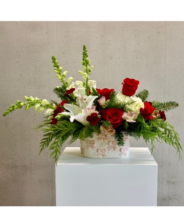 Snowberry Noel  Flower Arrangement in Medina, NY | CREEKSIDE FLORAL AND DESIGN