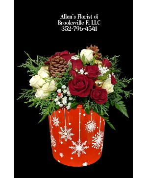 Snowflake Sensation  Fresh cut flowers in a ceramic container