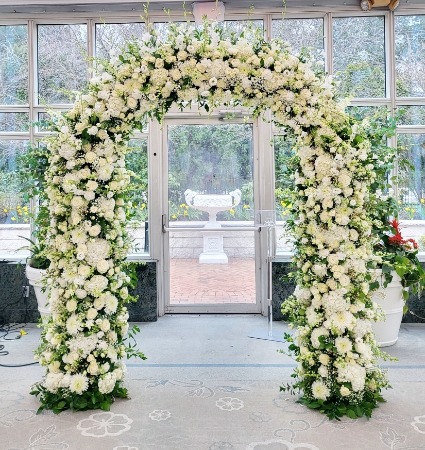 Snowy Bliss Arch All Fresh Flowers Arch Deco