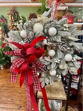 SNOWY PINECONE WINTER WREATH DECOR