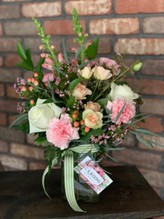 Soft and Sweet Bouquet Garden vase 
