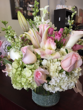 SOFT PASTEL COMPACT BOUQUET