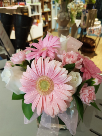 SOFTNESS IN A CUBE Gerberas, roses and carnations