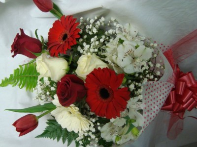 Miami Colors Presentation Bouquet!!! Mixed flowers in Red and White...roses,lillies,GERBERAS,baby's breath,gerbera daisies
