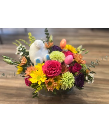 SomeBunny's in the Garden table top arrangement  in Winchendon, MA | Ruschioni’s Flowers and Gifts