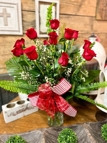 Southern Belle Dozen fresh roses in Jasper, AL | The Rustic Rose Flowers and Gifts