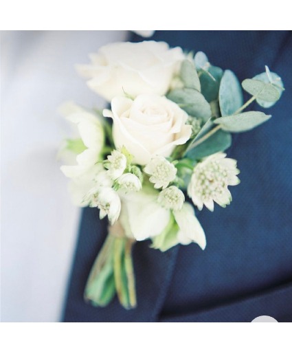 Southern Graces Boutonniere 