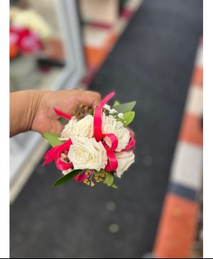 spray mini rose corsage  wrist corsage