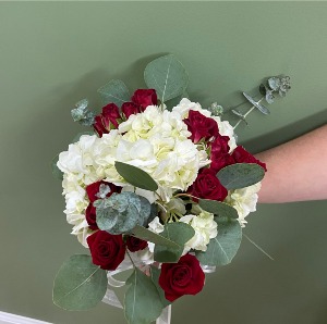 Spray Rose & Hydrangea  Mini Bouquet