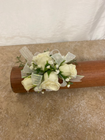 Spray rose Wristlet rose wristlet in Winter Park, FL | APPLEBLOSSOM FLORIST & GIFTS