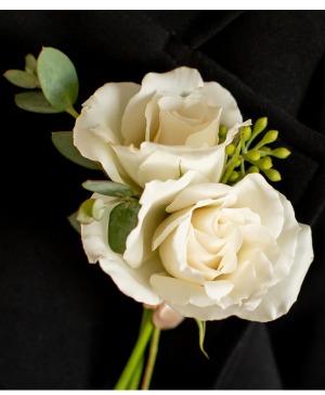 Spray roses boutonniere  Boutonniere 