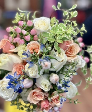 SPRING FANCY HANDHELD BOUQUET WITH RIBBON TIES