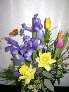 Spring Garden Easter in Fenton, MI | FENTON FLOWERS & EVENTS