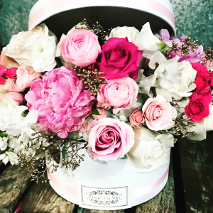 flowers in hat box usa