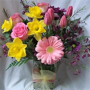 SPRING IS IN THE AIR!! spring mixed in cute  rectangular vase!!
