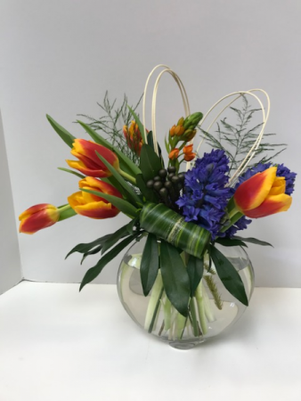spring time vase arrangement