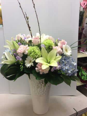 Spring vase. Spring vase arrangement