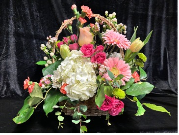 Springtime Floral Basket  in Brentwood, TN | BRENTWOOD FLOWER SHOPPE